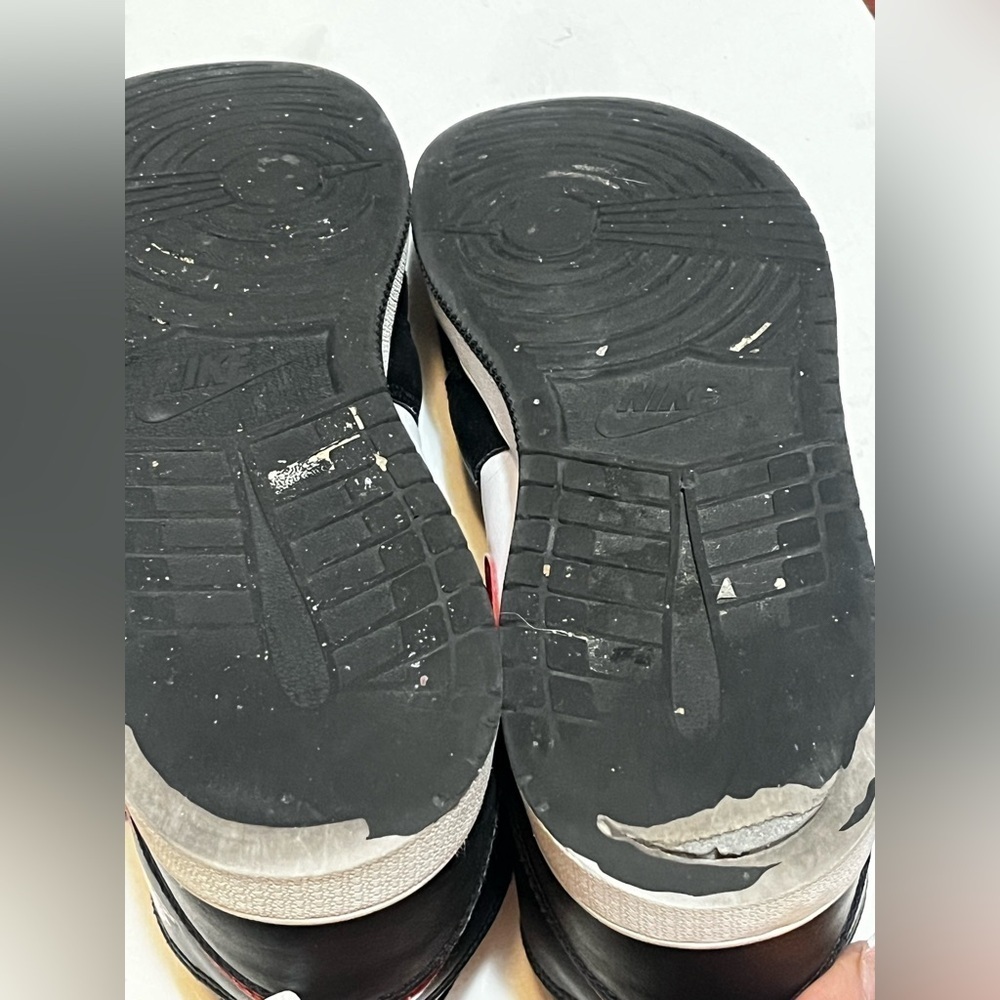 Nike Air Jordan 1 AJ1 Mid GS Bred Toe Black Red Wht Shoes Sz 6Y Women 8 Flaws - Picture 11 of 12